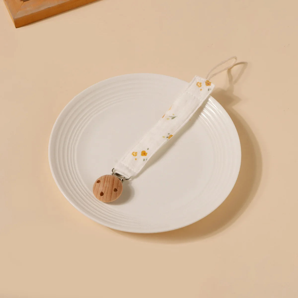 Cute Beech Wood Pacifier Clip with Cotton Strap