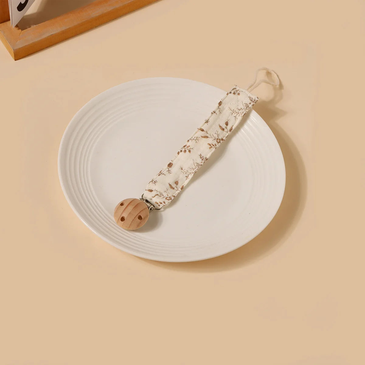 Cute Beech Wood Pacifier Clip with Cotton Strap