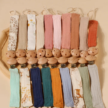 Cute Beech Wood Pacifier Clip with Cotton Strap