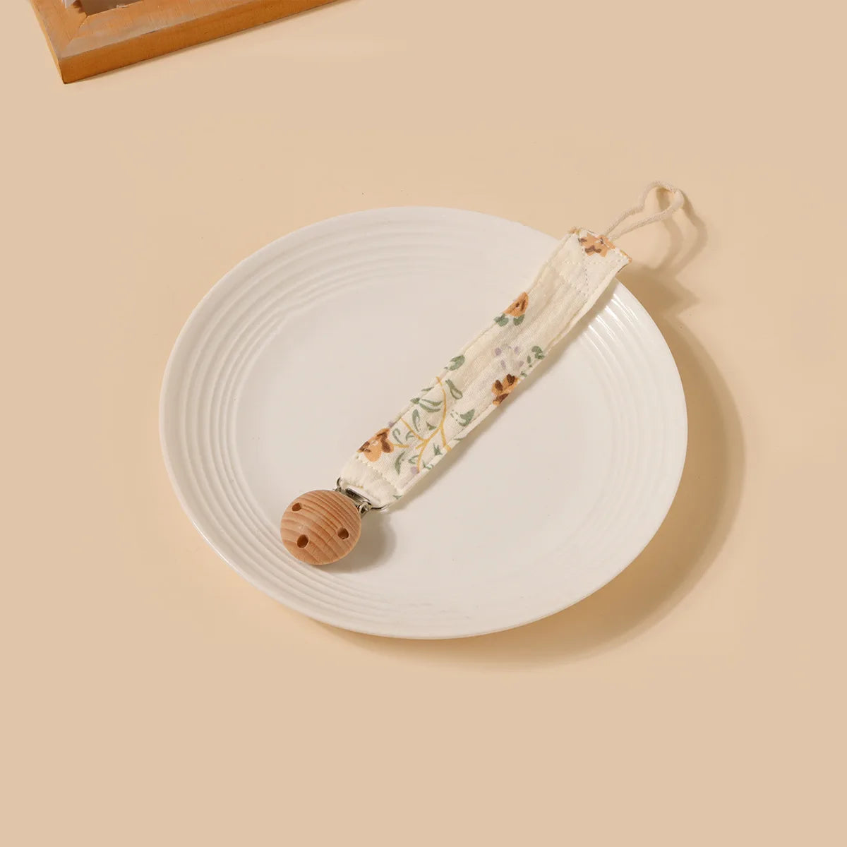 Cute Beech Wood Pacifier Clip with Cotton Strap